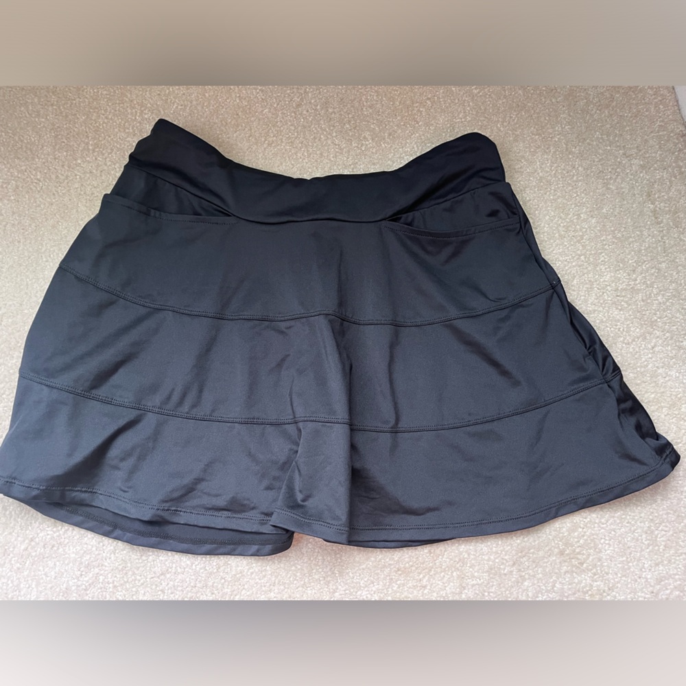 360 by tail, women’s golf skirt, built in shorts, pockets, size s (runs large)